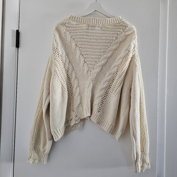 NEW Wildfox Waldorf Distressed Oversize Slouchy Cable Knit Cream Sweater Size M - Picture 3 of 5